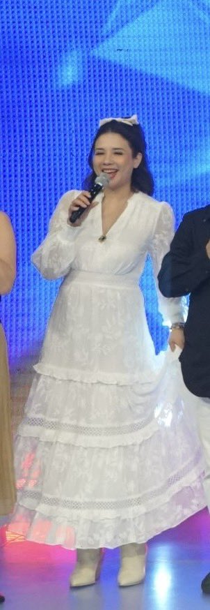 TeamYaRylleOfc's tweet image. Ganda mo so much @anakarylle ✨🤍

 #ShowtimeAllHappy #Karylle #AlwaysBeautiful #OOTDmomukhamo #ItsShowtime