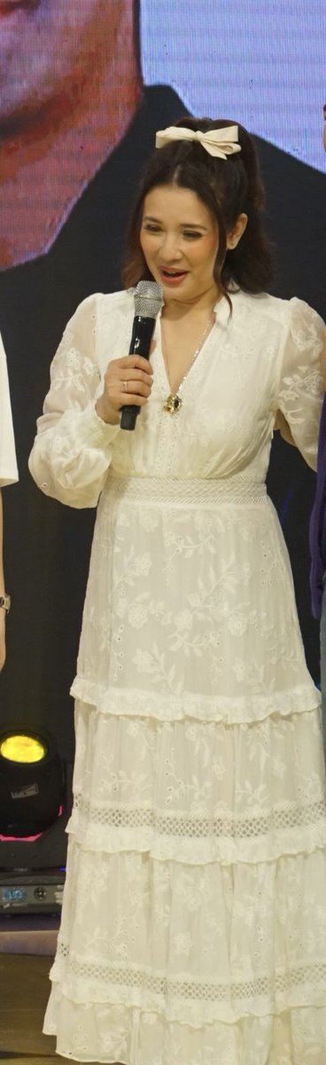 TeamYaRylleOfc's tweet image. Ganda mo so much @anakarylle ✨🤍

 #ShowtimeAllHappy #Karylle #AlwaysBeautiful #OOTDmomukhamo #ItsShowtime