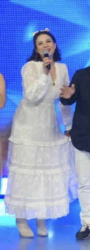 TeamYaRylleOfc's tweet image. Ganda mo so much @anakarylle ✨🤍

 #ShowtimeAllHappy #Karylle #AlwaysBeautiful #OOTDmomukhamo #ItsShowtime