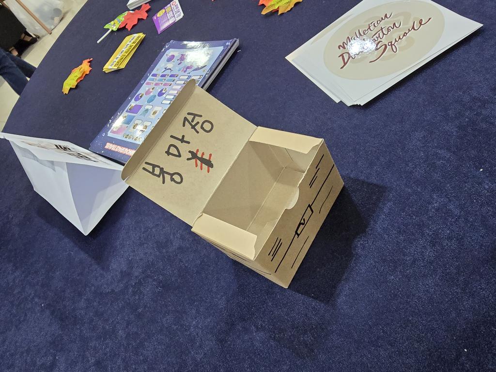 #밀레시안_던바튼광장
럭드실패~지만 캐릭터 컨설팅도 받고 페이스페인팅도하고 귀여운 밀레도 받았으니 이득이야! ><
생각보다 정말 재밌었네요!!! 너무 스탭분들의 노력이 느껴졌음....