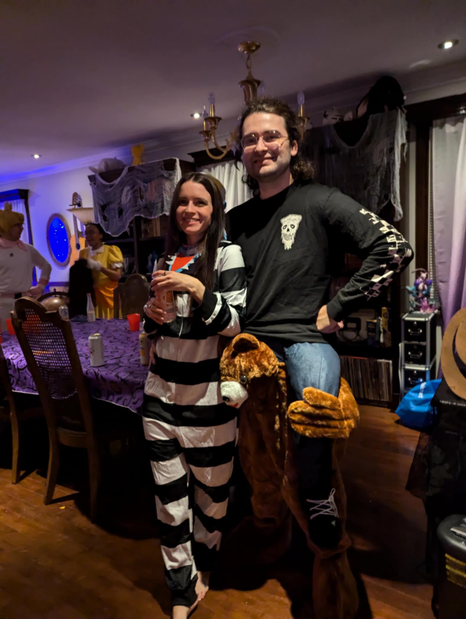 2 pic. Pics from the party tonight. Was a fun time! No one knew what a sandworm was, so that was fun 😅 https://t.co/XSroqc5g4p