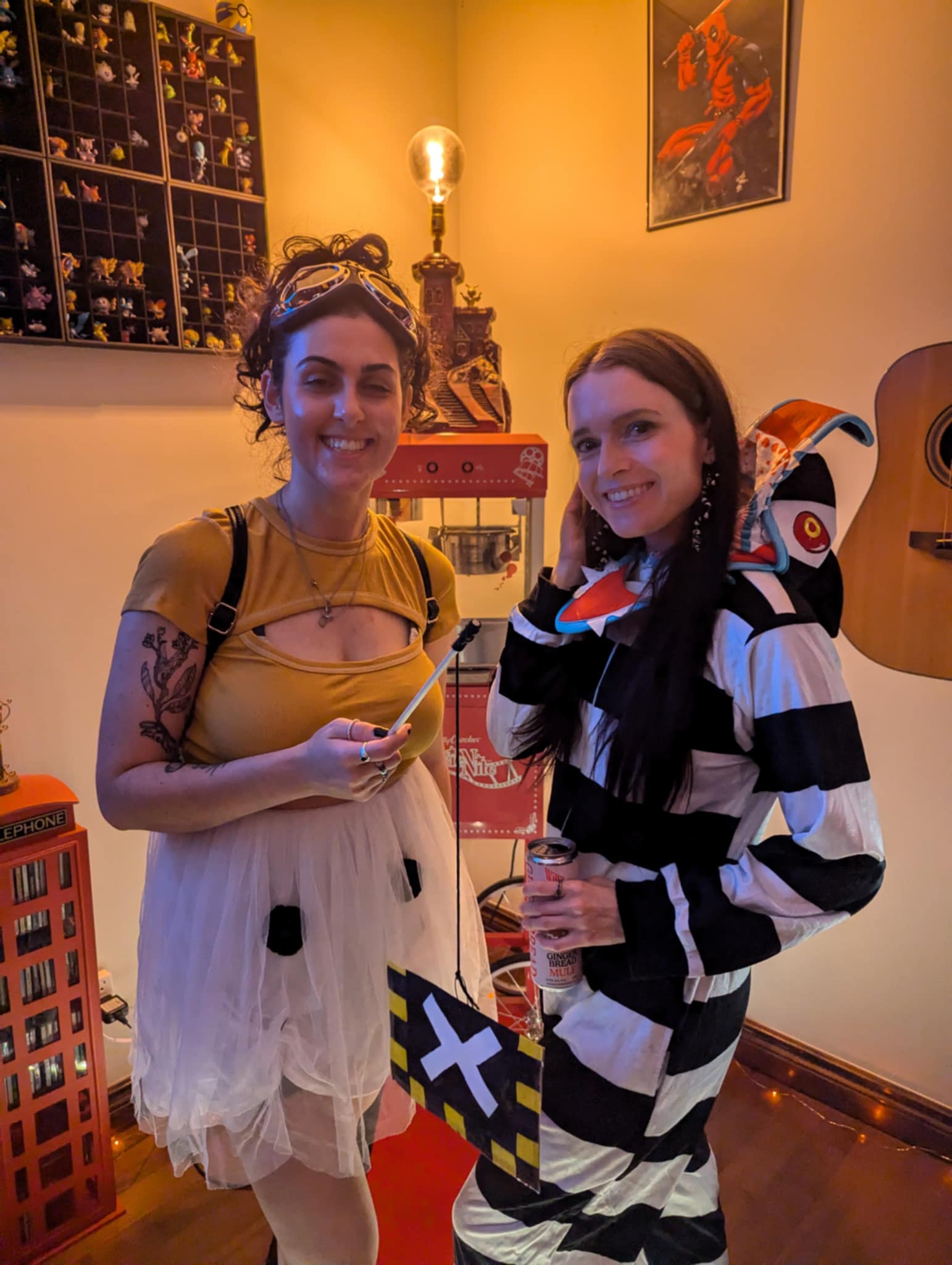 1 pic. Pics from the party tonight. Was a fun time! No one knew what a sandworm was, so that was fun 😅 https://t.co/XSroqc5g4p