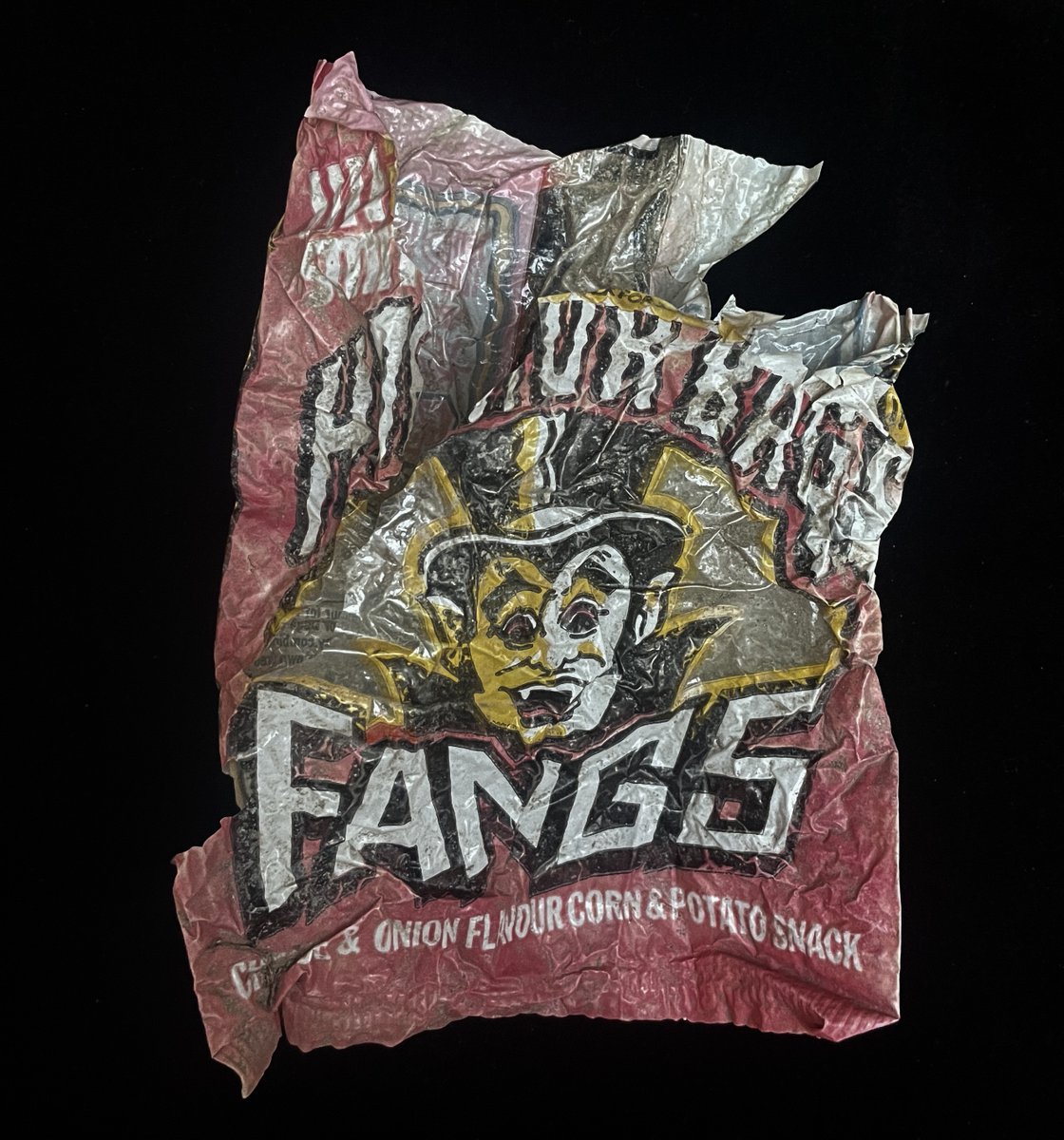 LegoLostAtSea's tweet photo. Well, it was a day too late for Halloween but while meandering along the coastal path as dusk fell yesterday we noticed this ghoulish Fangs Horror Bags packet from 1975 eroding from the soil. Not the oldest crisp packet we’ve found but still 49 years old.
#plasticarchaeology https://t.co/mDE8QRZGq0