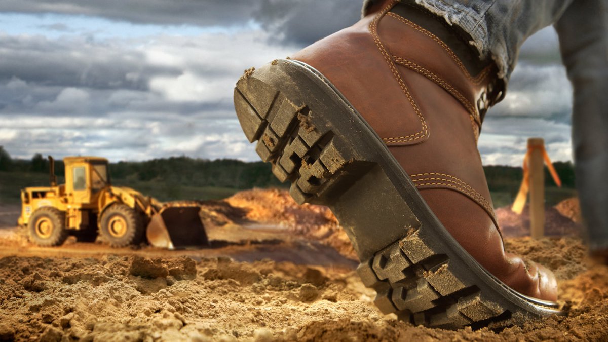 El_Batefuegos's tweet photo. ¿Vas como voluntario a la zona afectada?

1. Lleva ropa y calzado apropiado, bota de seguridad e impermeable. La altura dependerá de la labor que vayas a realizar.
2. Lleva guantes de trabajo y de látex 
3. Lleva tú propia comida y bebida.
4. Un botiquín puede ser de gran ayuda.
5. Ve coordinado con los servicios de emergencia para que tu trabajo sea efectivo.

Para colaborar tienes que ser autosuficiencia para evitar generar otro problema.

#DANA #inundaut #inundación #voluntariado