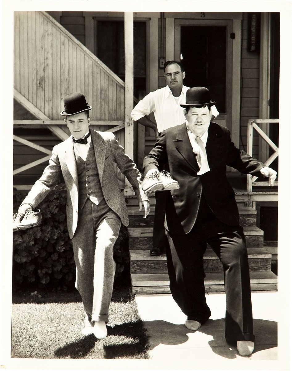 mariobianchi18's tweet photo. Il #2novembre 1992 moriva #HalRoach. Regista e produttore. Ex cercatore d'oro, noto per il carattere risoluto e per l'ottimo fiuto con il quale scoprì giovani stelle del cinema, tra cui #StanlioeOllio (1927) e Harold Lloyd. Più avanti abbandonerà le comiche per film d'avventura. https://t.co/0drLQ3rkmN
