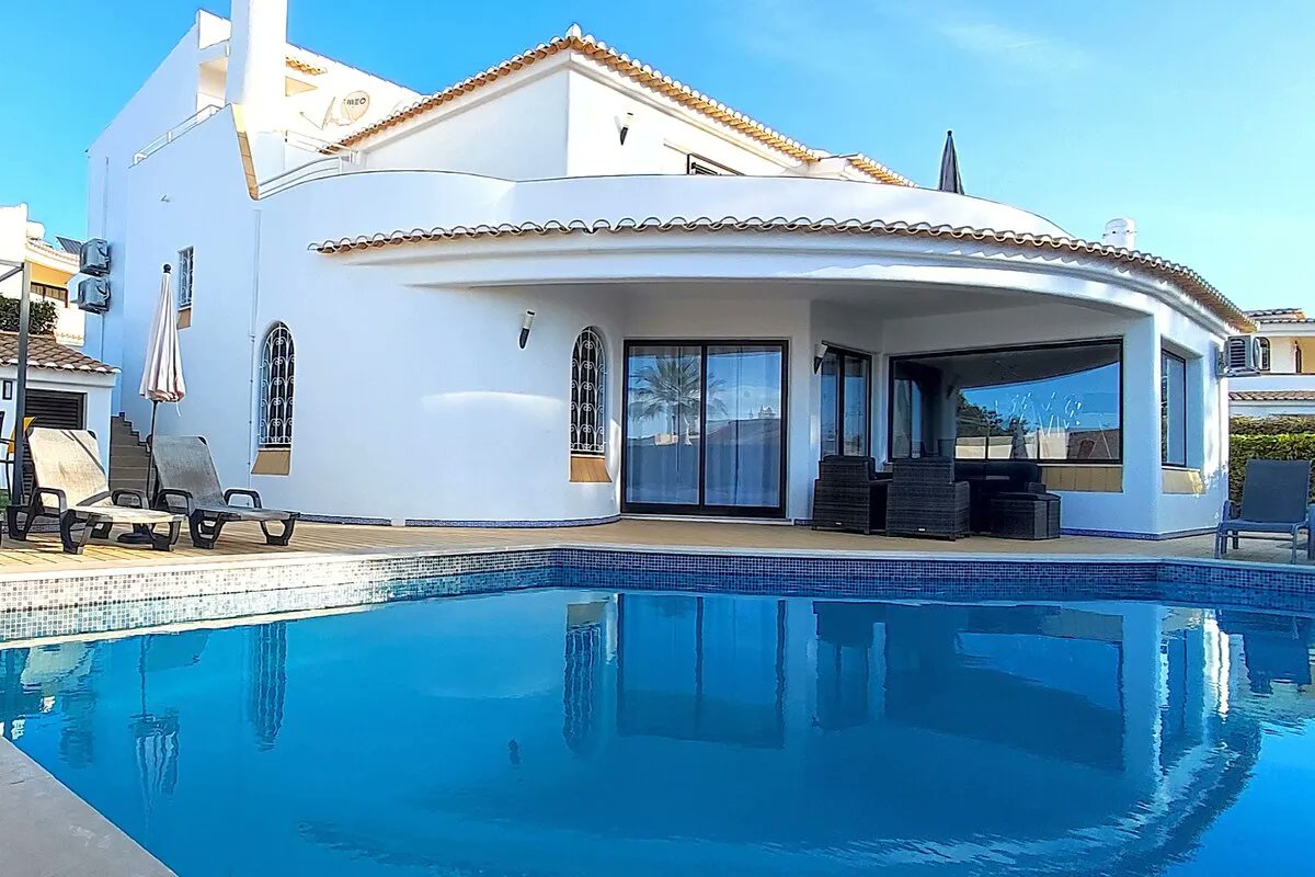 DtravelDAO's tweet photo. We wouldn't mind spending some time here 😍

New stay added to the network in Albufeira, Portugal by Villa Cristina

Book peer-to-peer with crypto: https://t.co/YEmnw7rHn9

#PoweredbyDtravel #NiteProtocol #DePIN #RWA https://t.co/VKQqDiFmnU