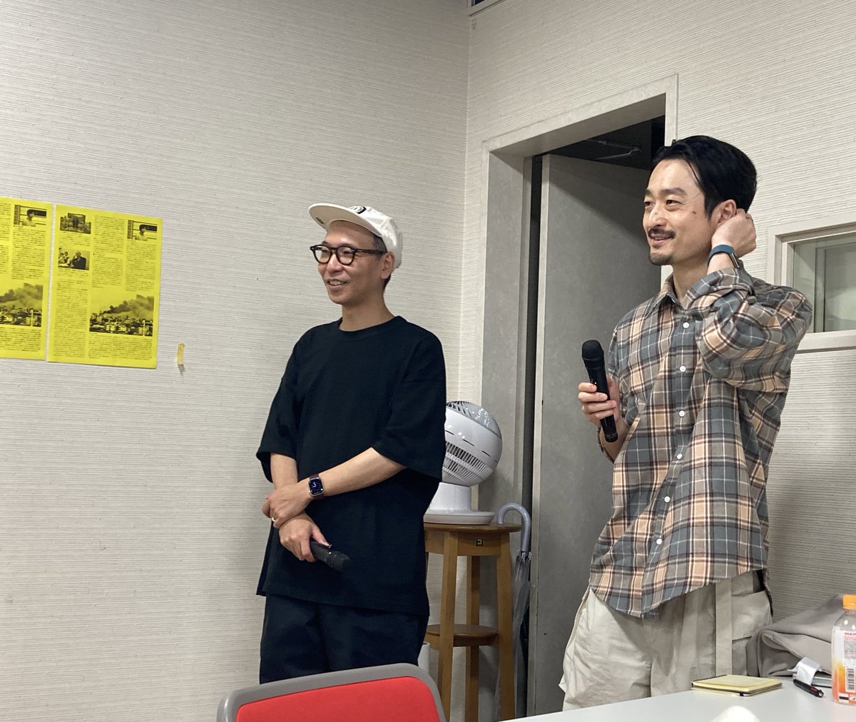 MeMeDesign_jp's tweet image. 本日のベーシックコースは、田中良治先生と萩原俊矢先生の第2回授業🌈「メディアデザインの心地よいところ／不快なところ」をテーマに、自分の感覚や思考を分析しポスターの制作と講評を行いました  今回のミニ課題を足がかりに、本課題に挑みます👊