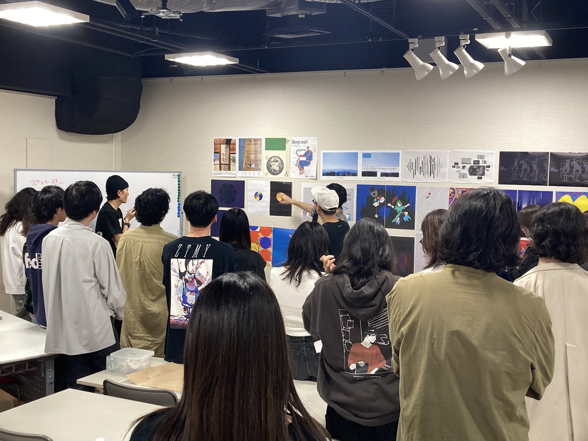 MeMeDesign_jp's tweet image. 本日のベーシックコースは、田中良治先生と萩原俊矢先生の第2回授業🌈「メディアデザインの心地よいところ／不快なところ」をテーマに、自分の感覚や思考を分析しポスターの制作と講評を行いました  今回のミニ課題を足がかりに、本課題に挑みます👊