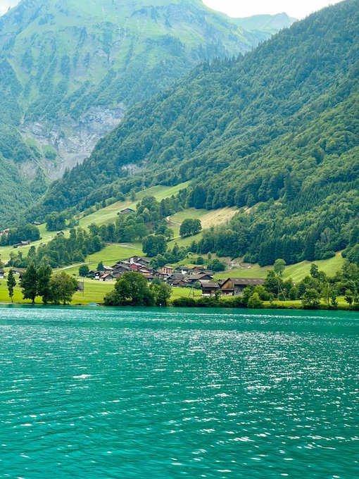 pershing___'s tweet image. Want to travel to Switzerland