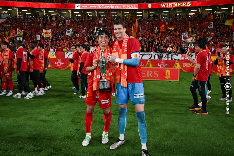 SoccerKingJP's tweet photo. 🏆コメント🏆
ルヴァン杯新記録の62,517人が来場！　稲垣祥は両クラブのサポーターへ感謝「幸せを感じました」
https://t.co/64wpzavSv9

🗣️編集部より
「満員の国立競技場でプレーした稲垣は、名古屋グランパス、そしてアルビレックス新潟のファン・サポーターに感謝の言葉を伝えました」 https://t.co/PsOBqYgsjY