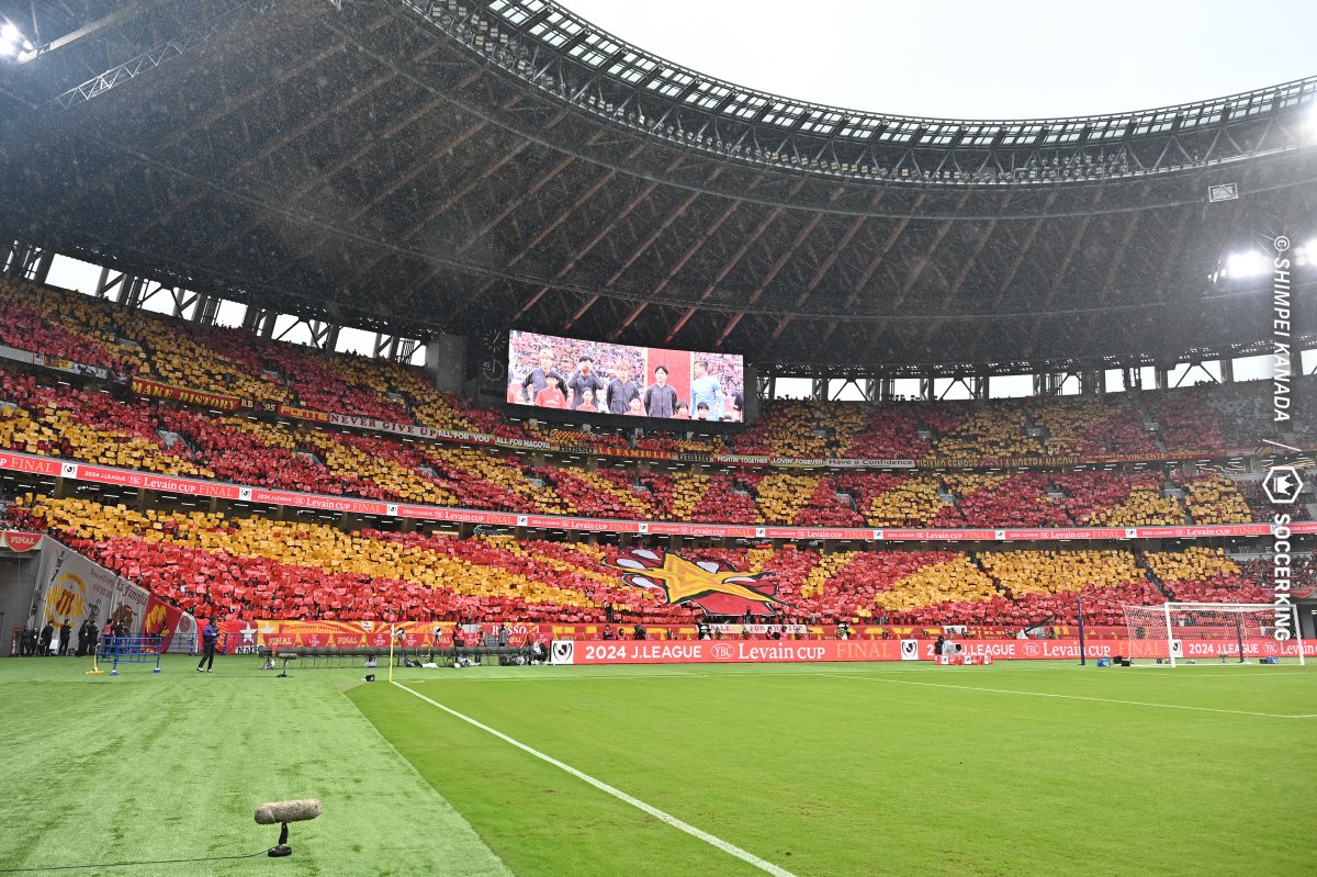 SoccerKingJP's tweet photo. 🏆コメント🏆
ルヴァン杯新記録の62,517人が来場！　稲垣祥は両クラブのサポーターへ感謝「幸せを感じました」
https://t.co/64wpzavSv9

🗣️編集部より
「満員の国立競技場でプレーした稲垣は、名古屋グランパス、そしてアルビレックス新潟のファン・サポーターに感謝の言葉を伝えました」 https://t.co/PsOBqYgsjY