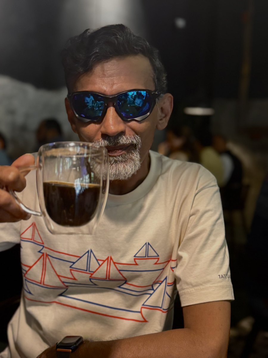 amarbarwe's tweet photo. Taambdi Chaamdi hi chamakte unaatna Lakalakalakalaka 
😂😂😂
My friend @abhijitkadle from our Engineering days back in 1993. This photo has a great vibe that pairs well with the spirit of the ‘Tamdi Chambdi’ song! #friend #collegefriend #marathirap #marathisong #desiswag https://t.co/ngTFdMXKZA
