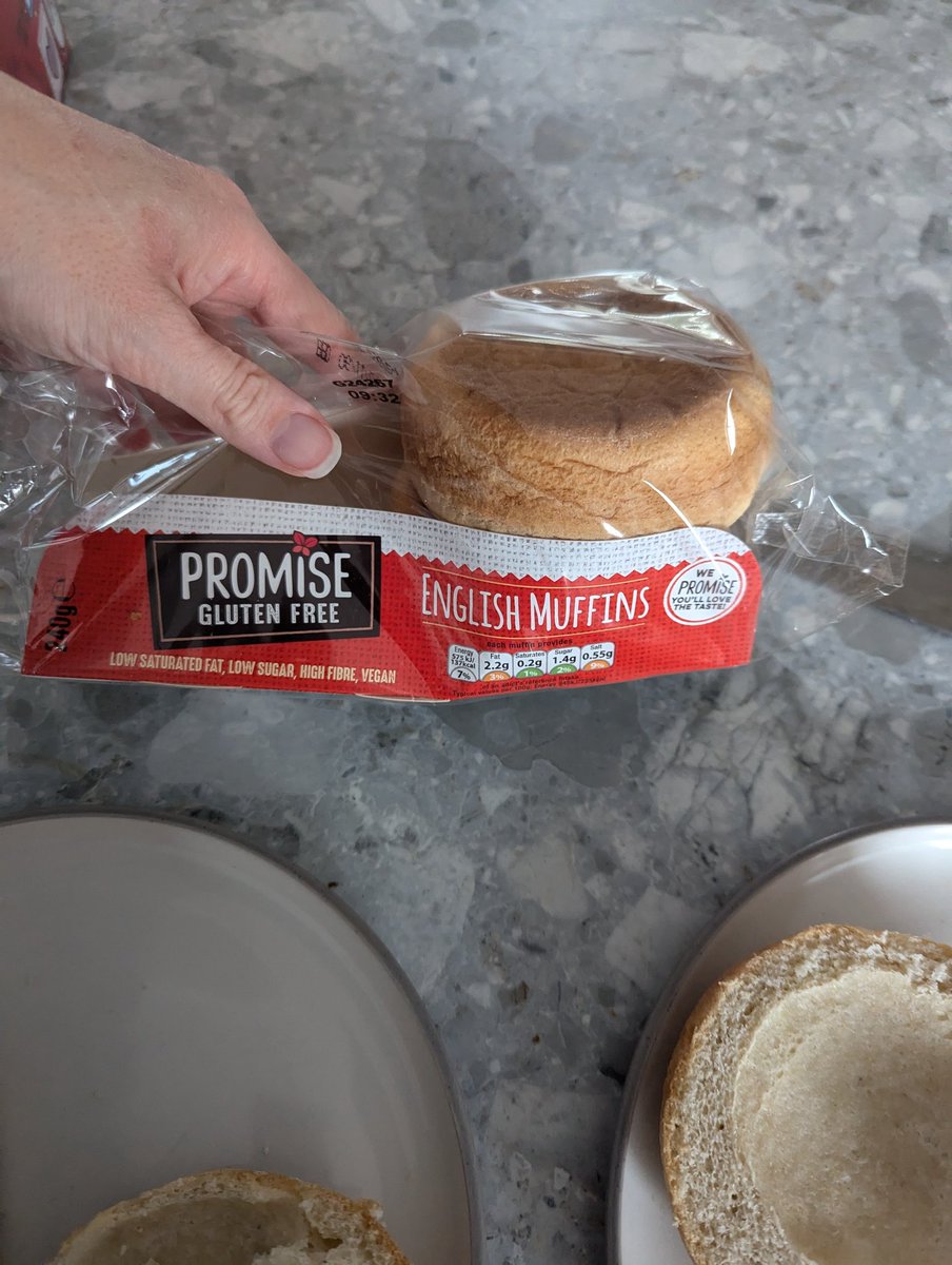 beckyleagas's tweet photo. @promiseglutenfr  extremely unhappy with this especially at the price I paid for it. Barely any bread at all just a crater inside a muffin. Shame that gluten free bread products are always full of holes and yet double the price of normal items https://t.co/54NsvSx6RG