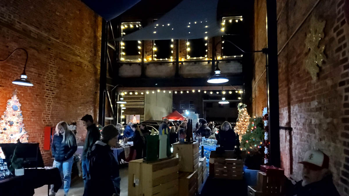 DestFoodTravel's tweet photo. Light Up Elkin Celebration! - the Destination Magazine™  https://t.co/BeUsu41EWC via @GoogleNews https://t.co/BqL6cpbNcO
