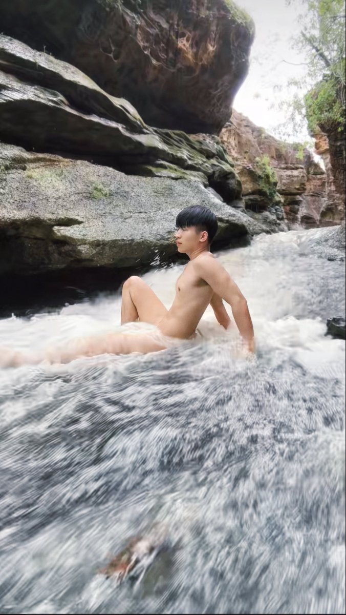 guydragonnoi's tweet photo. 🍂🍃💦 https://t.co/APlaK5fshc
