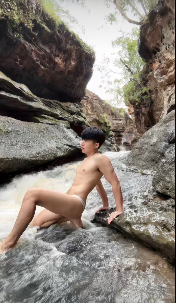 guydragonnoi's tweet photo. 🍂🍃💦 https://t.co/APlaK5fshc