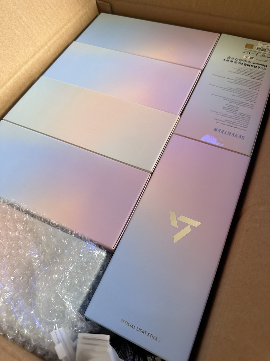 KMERCH_HAVEN's tweet photo. #KMH_Updates Box 50 onhand already! π
Will start packing today and shipping tmrw π
For those na di pa nag ffill out ng shipping form for Box 50, please do so. We sent the shipping form sa email days ago. If no email = your item is not yet onhand.
Thank you π https://t.co/JQ11n7SEOd