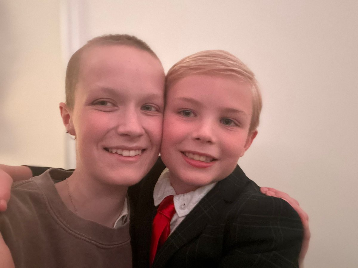 Liz’s Photography Bucket List Update - Can you help her finish the list by sharing, commenting, liking or tagging anyone who might help?

Liz is 17 and has Desmoplastic Small Round Cell Tumour. She was diagnosed in January. In September she was told she only had around 12 weeks