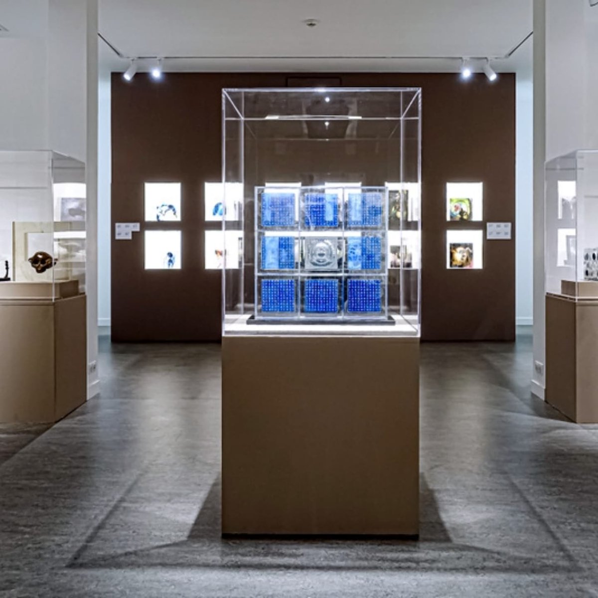 MuseeduverreFD's tweet photo. Comme chaque premier dimanche du mois, l'entrée est gratuite au Musée du Verre François Décorchemont. C'est l'occasion de venir voir ou revoir l'exposition Antoine Leperlier - Donner forme au temps 😃

Photos Paris la douce / Caroline Hauer https://t.co/lW6xxe3COz