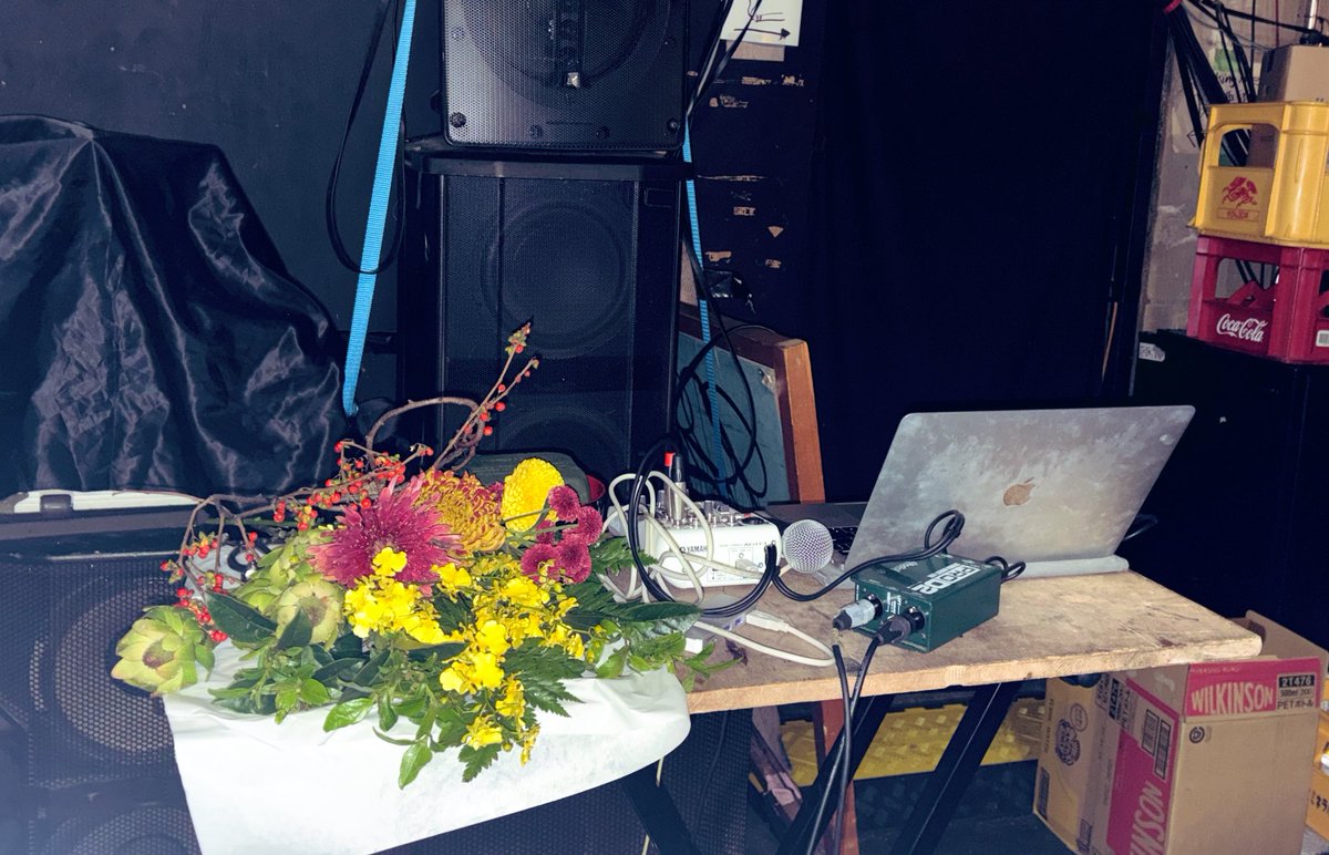 cotto_center's tweet photo. Today’s live set…💐💻 https://t.co/zBzUbDkGVJ