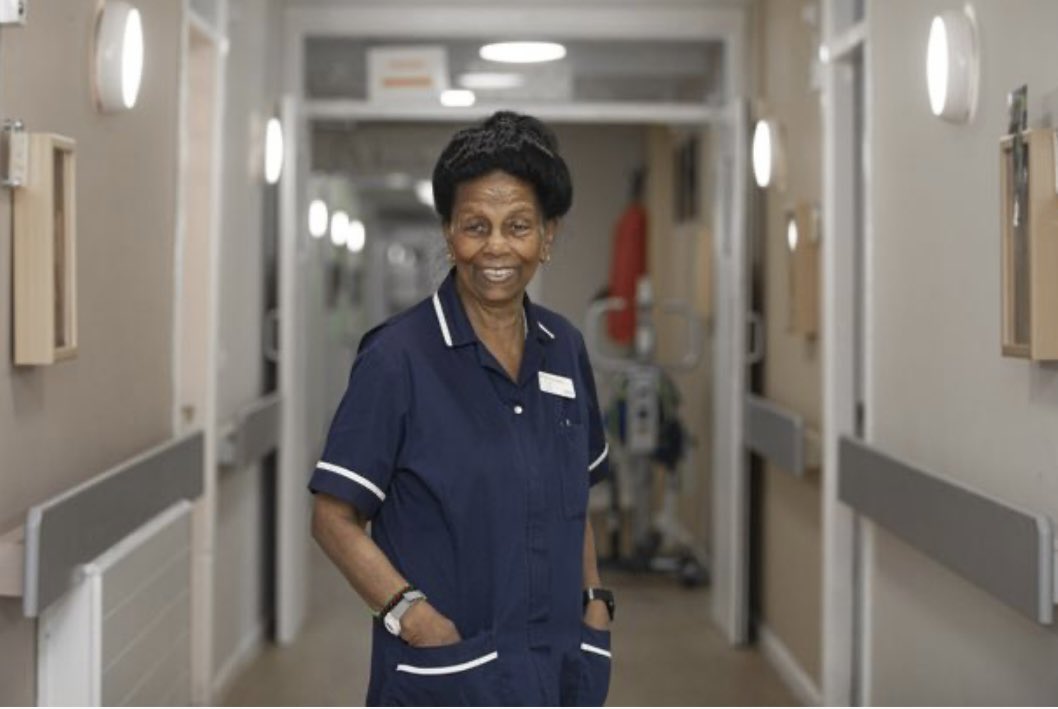 Britain’s ‘oldest nurse’ Daisy Richards, 84, who looks after dementia patients has won 2 awards for her outstanding service. Daisy who has no plans of retiring said: “I really still enjoy my job. I just go to work, do my work and do my best.’ 👏🏾👏🏾👏🏾