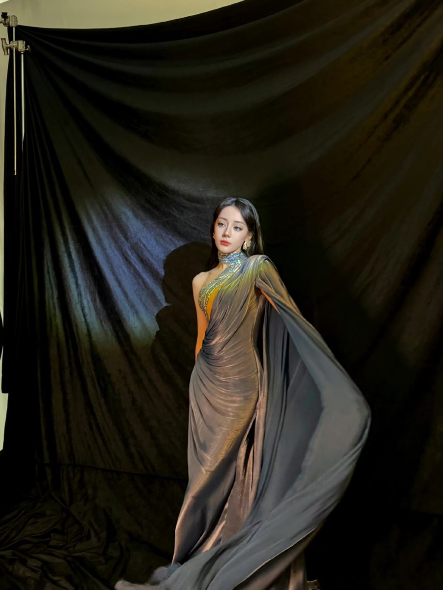 #Dilireba’s studio shares behind the scene pics 

#dilraba