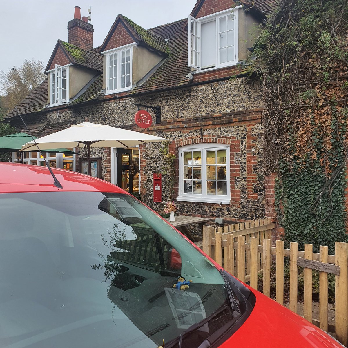 ghostofgoose5's tweet photo. Coffee at Hambleden this morning. Another day of thick #Geoengineering low sky, solid cloud & no sunshine. This is so obvious how can anyone not see it. #Chemicals #GeoEngineeredSky #SolarManagement #HAARP https://t.co/XoBn8O5pZE