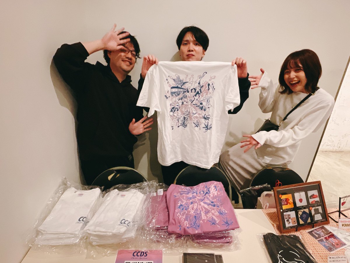 ccds_official's tweet photo. 【🍹始まるよ🍹】

西永福JAM、開場しました！💐

物販も展開しております！是非手に取ってご覧ください〜！🙋‍♂️🙋‍♀️ https://t.co/LSXi5nrhWv