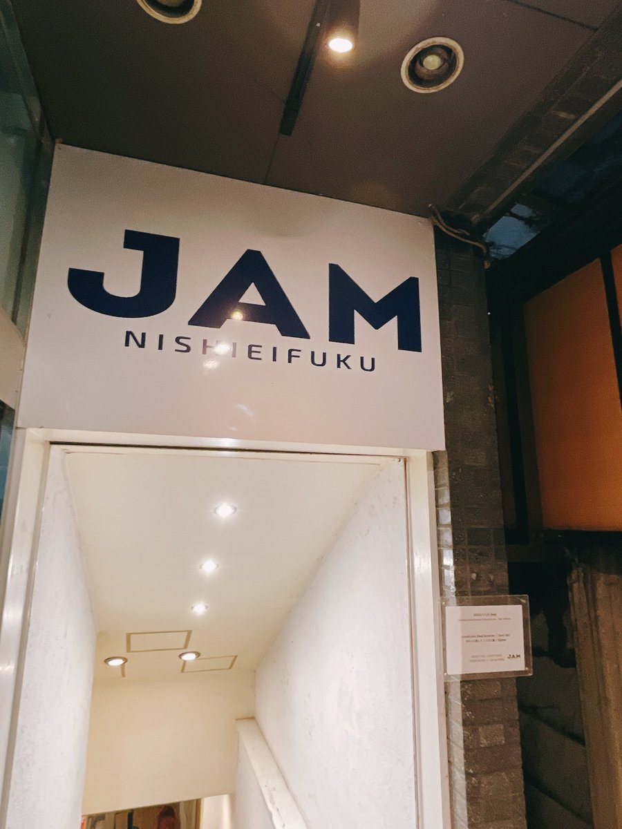 ccds_official's tweet photo. 【🍹始まるよ🍹】

西永福JAM、開場しました！💐

物販も展開しております！是非手に取ってご覧ください〜！🙋‍♂️🙋‍♀️ https://t.co/LSXi5nrhWv