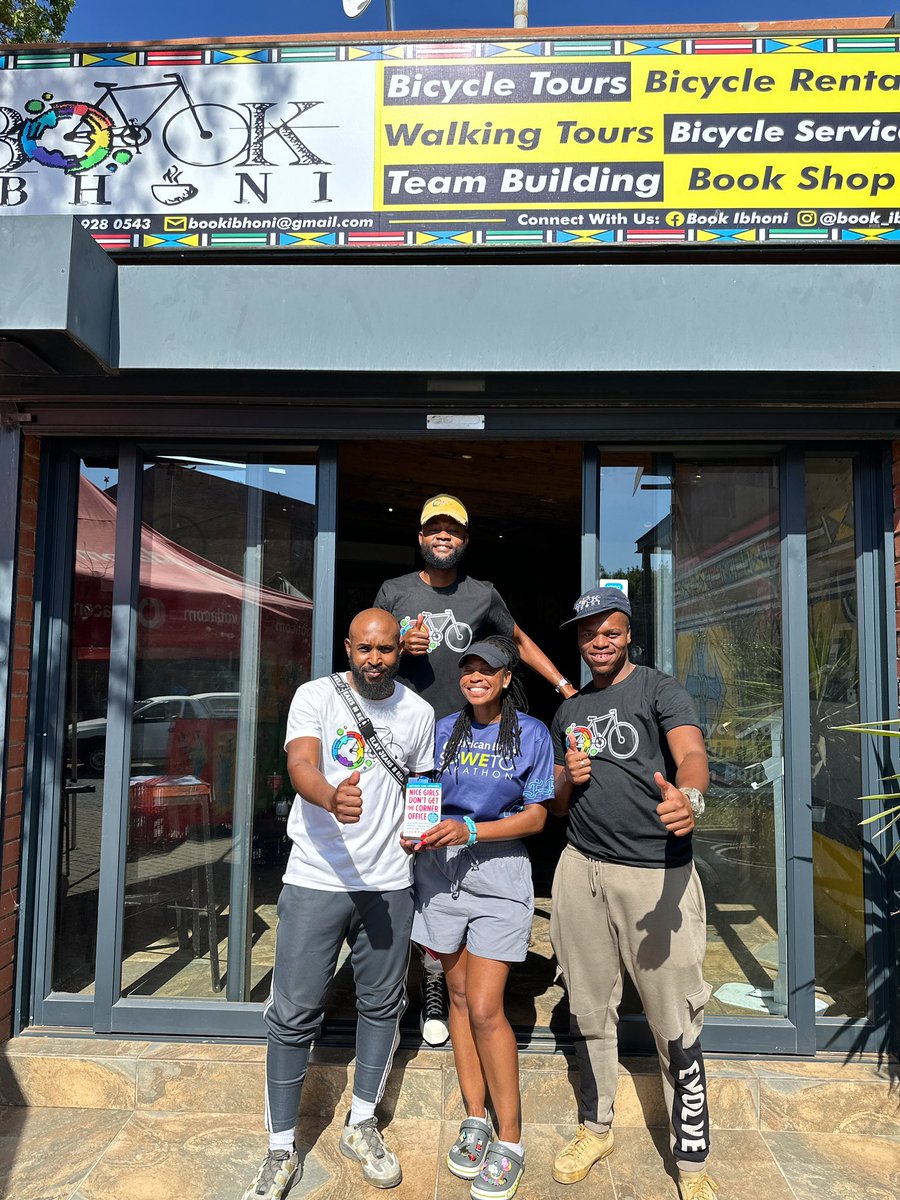 Thank you to members of <a href="/RunningWithTum1/">@RunningWithSoleAC</a> for book donations this morning in Soweto. 

#SowetoMarathon #RunningWithTumiSole