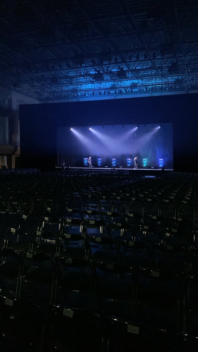 anokusailive's tweet photo. 【拡散希望】
いよいよ明日はDa-iCEさんのアーティストライブです！
みいアリーナではただいま設営中です！
混雑防止のため、当日の注意点と座席表を公開します。
字が潰れていて見えづらいですが、座席の把握をお願いします。
それでは明日16時30分に満員のみいアリーナでお待ちしています！ https://t.co/RpvIthfcMI
