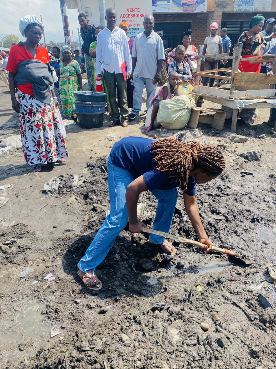 LindaNsimire's tweet photo. #Goma: Une ville propre, c'est l'affaire de tous, L'objectif est que chacun adopte un comportement citoyen et responsable à travers des gestes simples 👌🏾
#Rien_sans_la_femme 🤗 https://t.co/ULA0tsW71e
