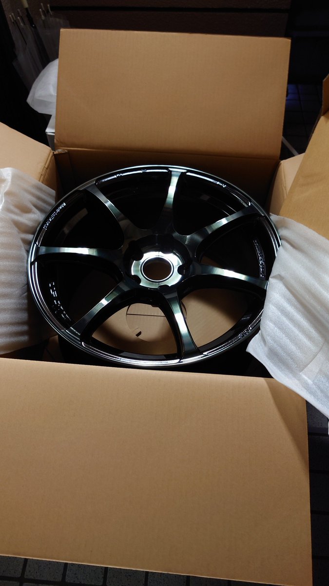 shiro66_RX8's tweet photo. 20年ぶりに新品ホイールを買ってしまった…
昔から何故か7本スポーク好きなんだよな…
割り切れ無いけどw
#Weds
#SA75R https://t.co/MZ7sruN1Ln