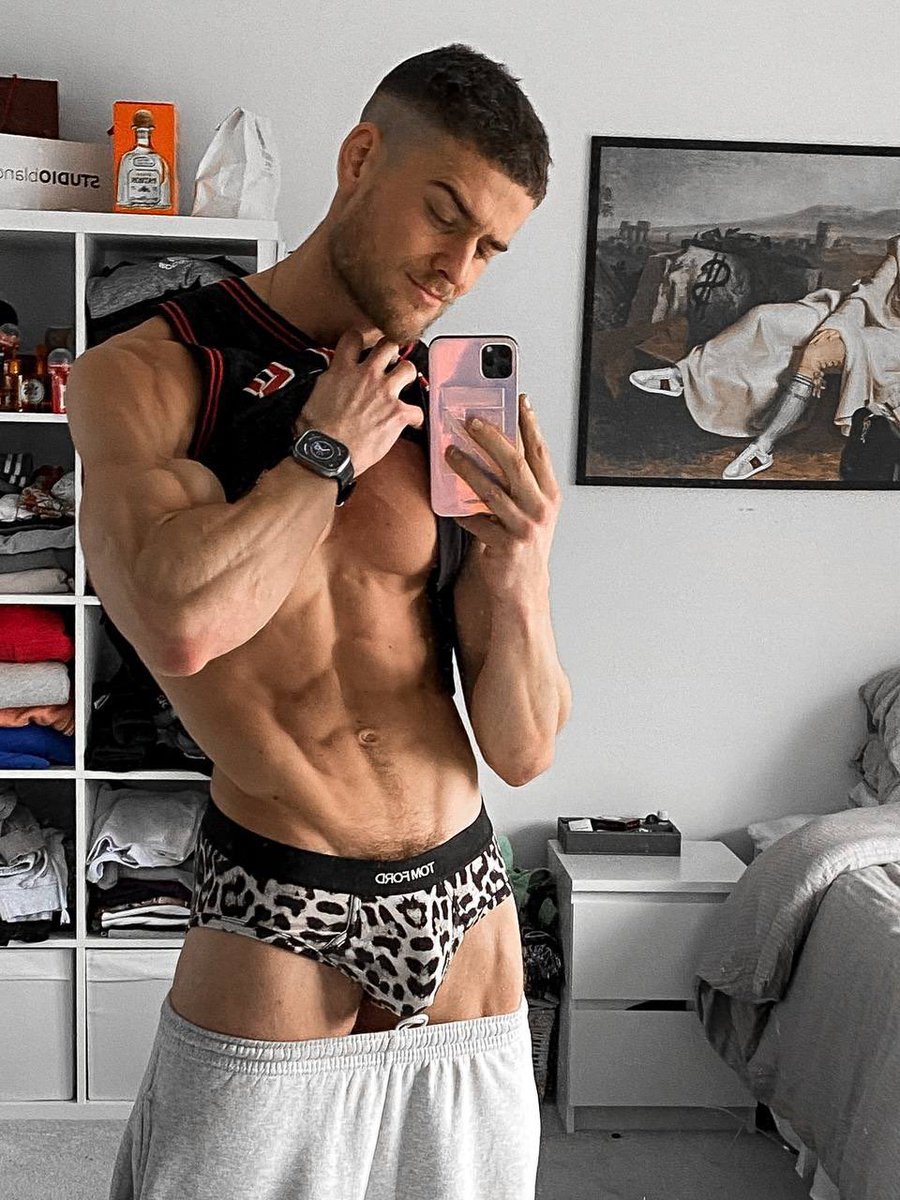 Say hi to daddy 😈 RT this for free content in your dm 

New video 40% off! 😱

Onlyfans.com/shredxx