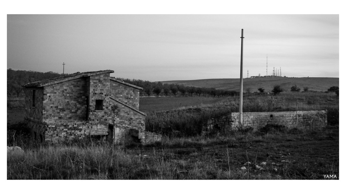 Yama_VP's tweet photo. •PNAM Ghost Houses 

#PNAM #Ghost #House #Hills #Puglia #Apulia #parconazionaledellaltamurgia #ParcoAltaMurgia #MurGeoPark #Unesco #Landscape #BW #Nature #Italy #Photography #MurgiaAdventures 
#Yama山 https://t.co/mhAVMdaanT