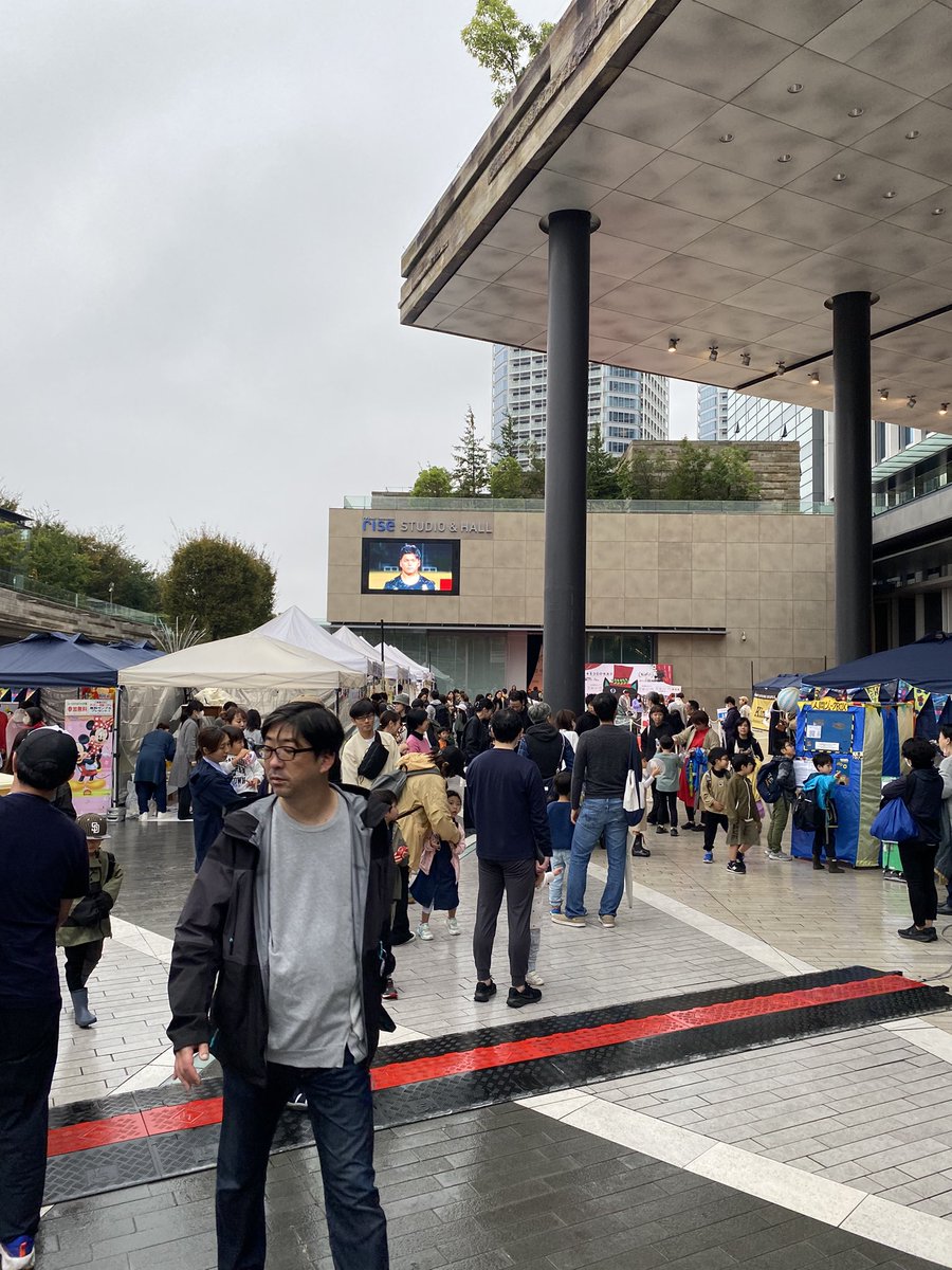 QuebecJapon's tweet photo. あいにくのお天気ですが、#二子玉川 ライズは@kineko_filmfes #キネコ国際映画祭 で盛り上がっております!#CocoFarm 農場経営を夢見る、そして現実にする少年たちのストーリー🐔🐓🐓🐓#モントリオール もちらっと出てきます!Max演じる、 #オスカー 君も来日中です! https://t.co/WFH2T7cWbq