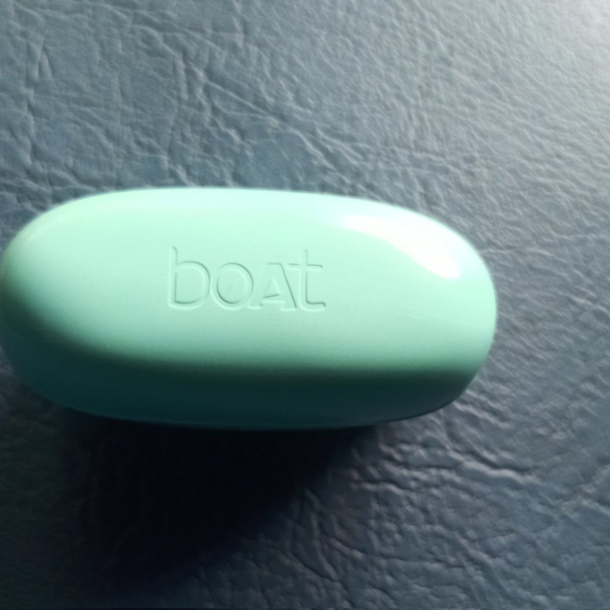 gf__ran's tweet photo. Dear Boat,
I have Airdopes 131 Pro ANC. After buying one buds sudden stop charging then I went to service centre for replacement. I received another one with defferent colour. Now I have issue with one side buds charging again. Very poor experience.
#boat @RockWithboAt https://t.co/6Lw33mP8Xf