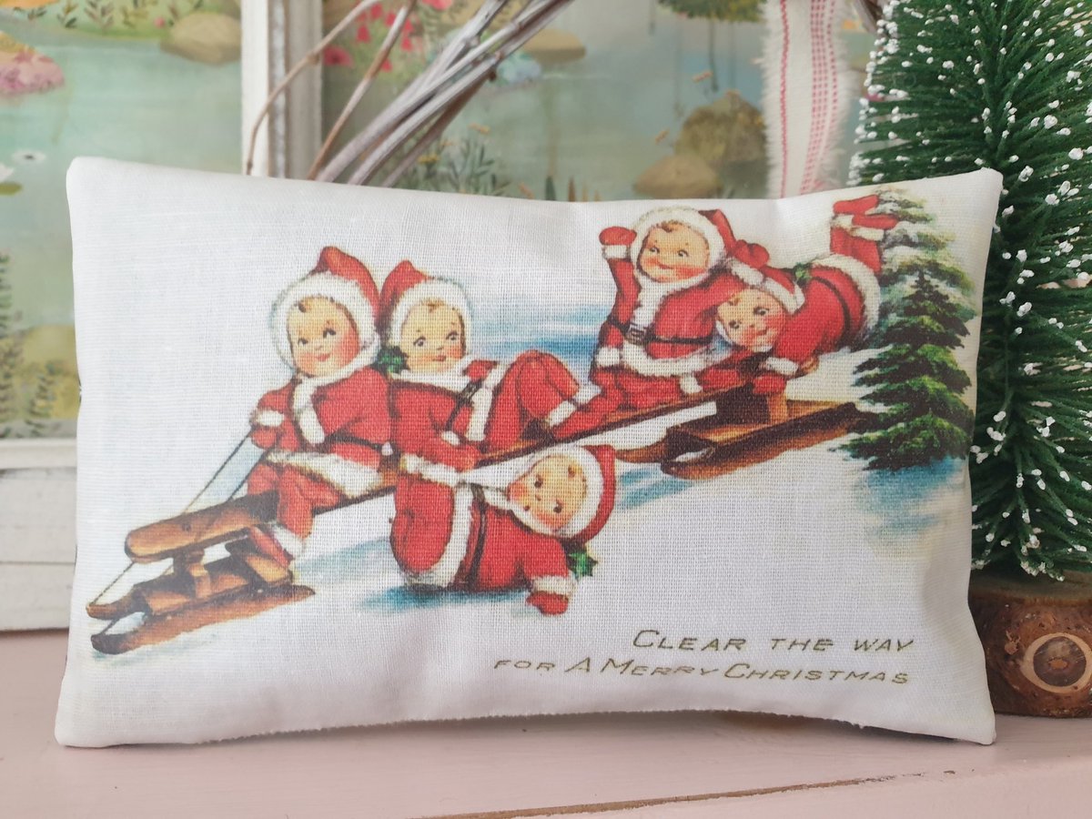 Super cute Santa's Helpers sachet scented with lavender or rose petals #UKGiftAM #UKGiftHour #shopindie 
sarahbenning.etsy.com/listing/154001…