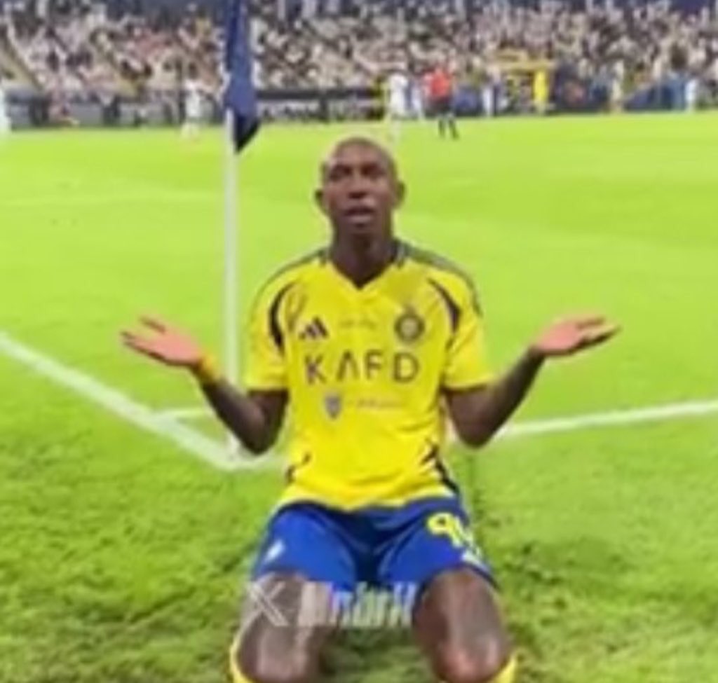 fa277m's tweet image. صباح الخير 
يارب انا عبدتك المظلومه😔😔