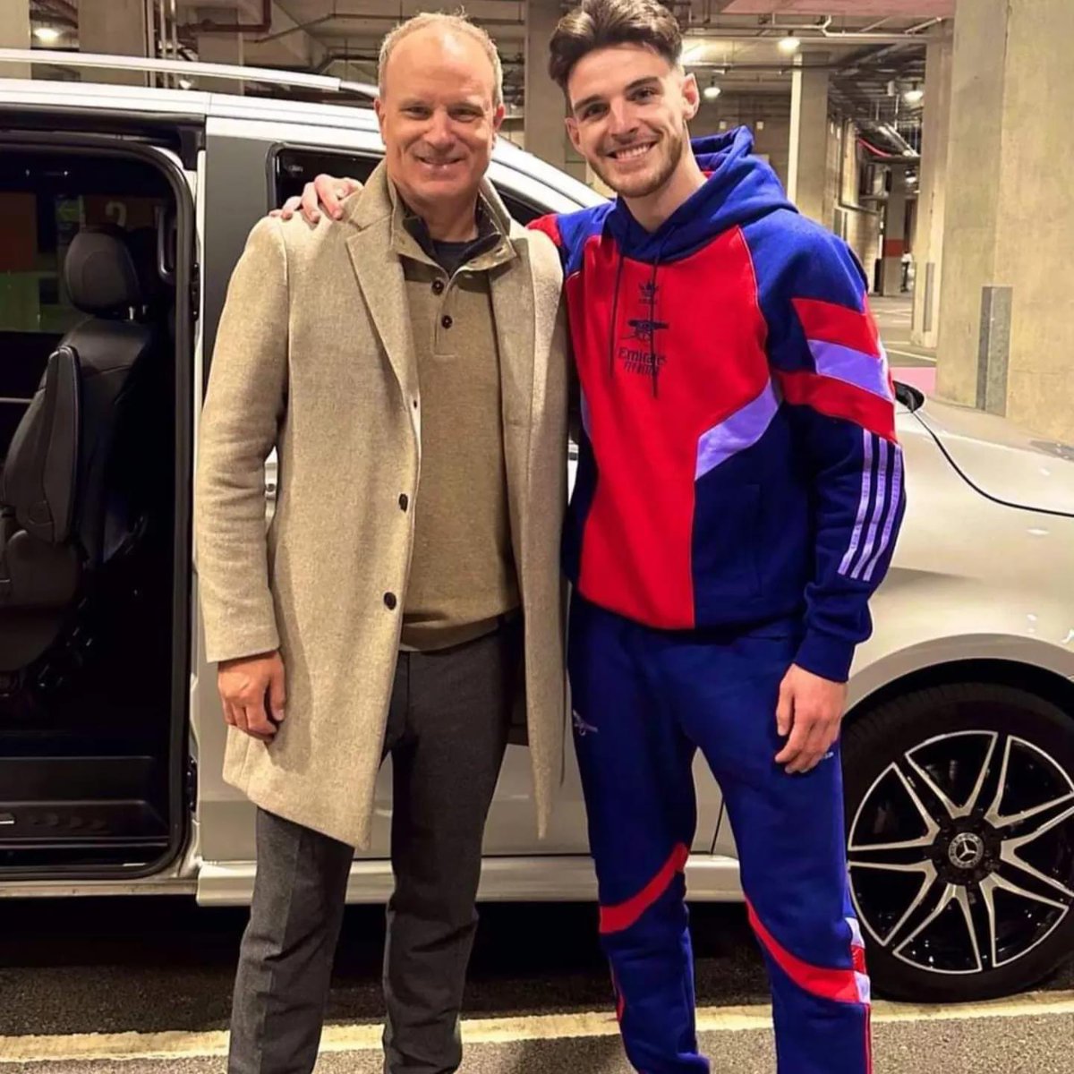 Declan Rice with one of my heroes Sir Dennis Bergkamp. Wee bit disconcerting that Dennis is beginning to morph into Bobby Davro
