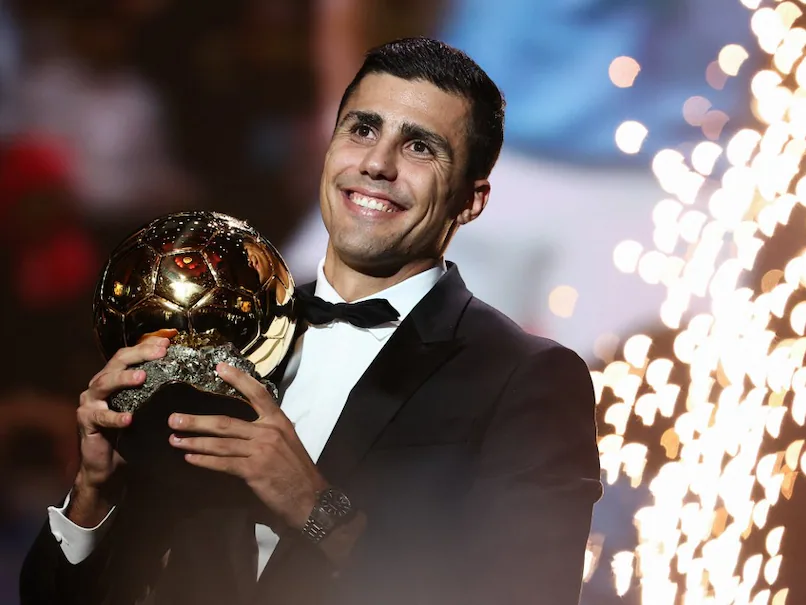 HBRFanzone's tweet photo. Is this the most aura-less winner of the Ballon D'or award?
#hbrfanzone https://t.co/ywPoZLV7k7