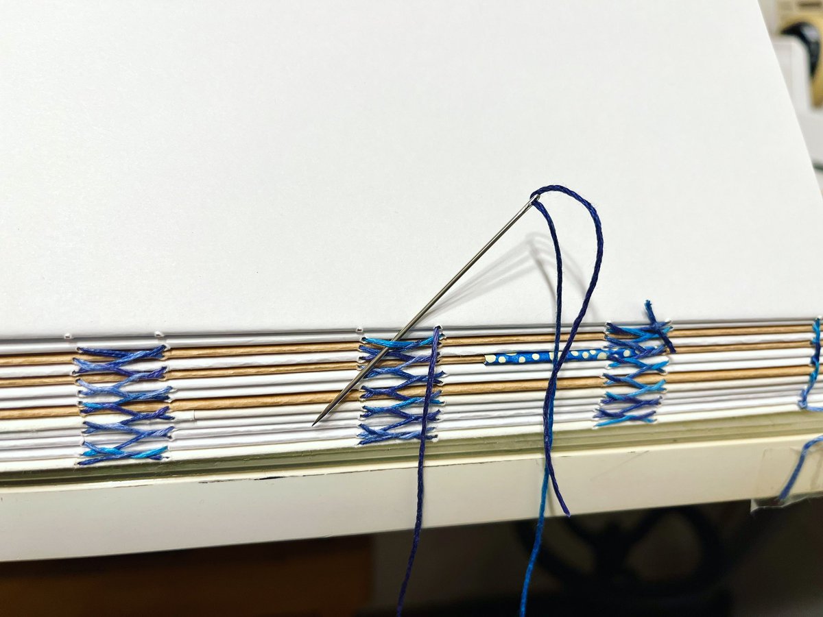BoundByYuko's tweet photo. Sewing 🪡 🧵綴じてます📕
#bookbinging #notebook #handmade #custummade #手製本 #手帳 #日記 #オーダーメイド #仙台 https://t.co/EA5COZ74CV
