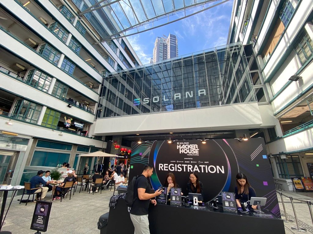 Notifs_app's tweet photo. GM Notifsian! Our monthly newsletter is here! Catch up on the headlines you missed, the recent crypto uptrend, insights from the Solana Hacker House, our campaign winners, and more! 📈✨
Read it here ➡️ https://t.co/M1yfgvdbPA
#CryptoNews #Notifs #Blockchain #Solana #Bitcoin #Newsletter