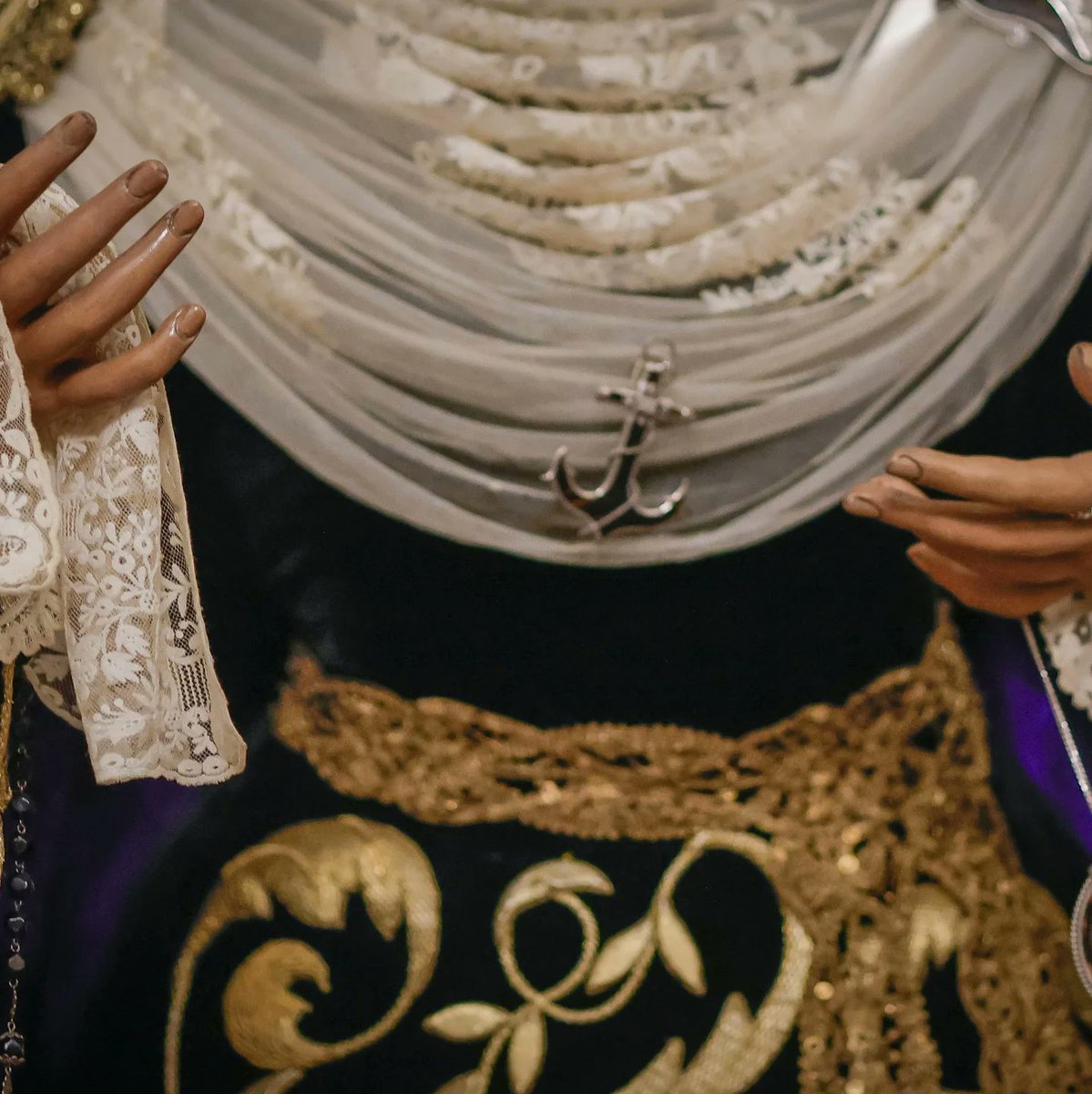 EspDeTriana's tweet photo. ⚫ Elevamos una oración a Nuestra Señora de la #Esperanza por el alma de todos los fieles difuntos de nuestra hermandad que ya gozan de la eterna presencia del Padre.

Pedimos, especialmente, por todos los fallecidos a consecuencia de la terrible DANA que ha asolado a la Comunidad Valenciana y por sus familias, para que encuentren en la Esperanza el consuelo y la fortaleza necesarios en su duelo.

R.I.P.