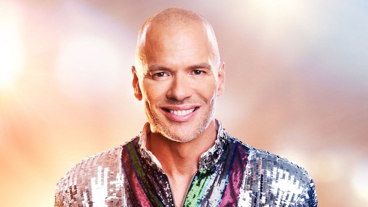 scandipop (@scandipop) on Twitter photo In the latest episode of Så Mycket Bättre, Alcazar’s Andreas Lundstedt takes on Arja Saijonmaa’s ‘Högt Över Havet’. Looking to his new life in Greece for inspiration, he gives the ’80s schlager anthem a banging, plate-smashing Greek pop production. 
scandipop.co.uk/song-andreas-l… In the latest episode of Så Mycket Bättre, Alcazar’s Andreas Lundstedt takes on Arja Saijonmaa’s ‘Högt Över Havet’. Looking to his new life in Greece for inspiration, he gives the ’80s schlager anthem a banging, plate-smashing Greek pop production. 
scandipop.co.uk/song-andreas-l…