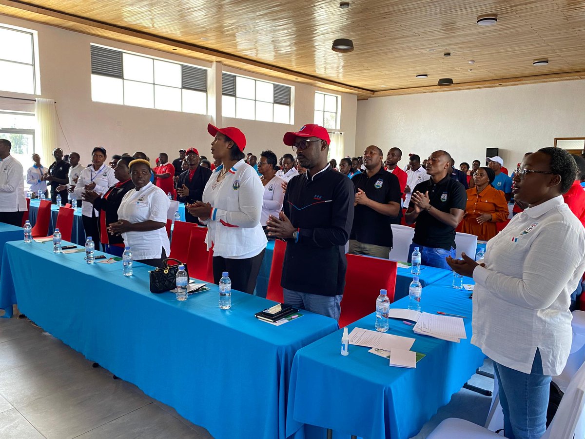 RPF Inkotanyi Musanze (@rpfmusanze) on Twitter photo Kuri uyu wa gatandatu, muri <a href="/MusanzeDistrict/">Musanze District</a> hateraniye inama ya komite nyobozi yaguye y'umuryango <a href="/rpfinkotanyi/">FPR-Inkotanyi</a> iyi nama yitabiriwe na chairperson Ku rwego rw'intara y'amajyaruguru <a href="/gahundemaurice/">Maurice Mugabowagahunde</a> ari kumwe n'intumwa y'ubunyamabanga bukuru. Kuri uyu wa gatandatu, muri <a href="/MusanzeDistrict/">Musanze District</a> hateraniye inama ya komite nyobozi yaguye y'umuryango <a href="/rpfinkotanyi/">FPR-Inkotanyi</a> iyi nama yitabiriwe na chairperson Ku rwego rw'intara y'amajyaruguru <a href="/gahundemaurice/">Maurice Mugabowagahunde</a> ari kumwe n'intumwa y'ubunyamabanga bukuru.
