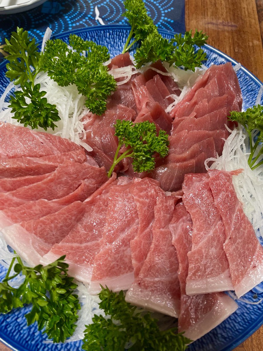 asi_kokomin's tweet photo. ここのお魚屋さんは絶対に行った方が良いです...!

国産中トロ・大トロ1柵1350〜1670円
高品質で低価格なありがたいお店✨

美味...!🙌✨

北海道登別市千歳町6-1-64  幌別
まるひろ伊藤水産 https://t.co/XKtTqjTFg0