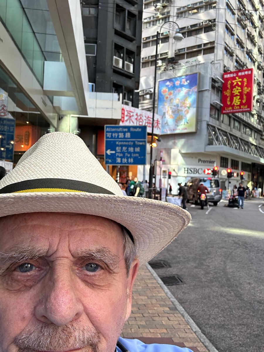 Sylvester McCoy tweet media