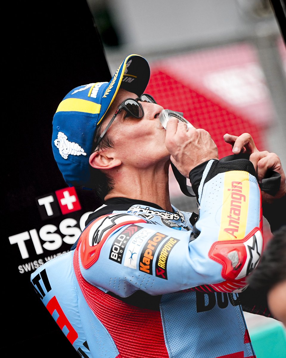 marcmarquez93's tweet photo. This one’s for you, Region of Valencia ❤️

#Valencia https://t.co/6yltHyvixG