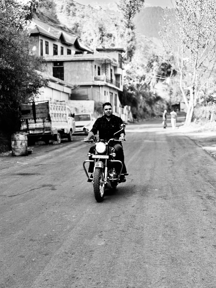 ManzoorSpeaks's tweet image. Reviving old memories on the Bullet! It’s been too long. #RiderLife #BulletLove